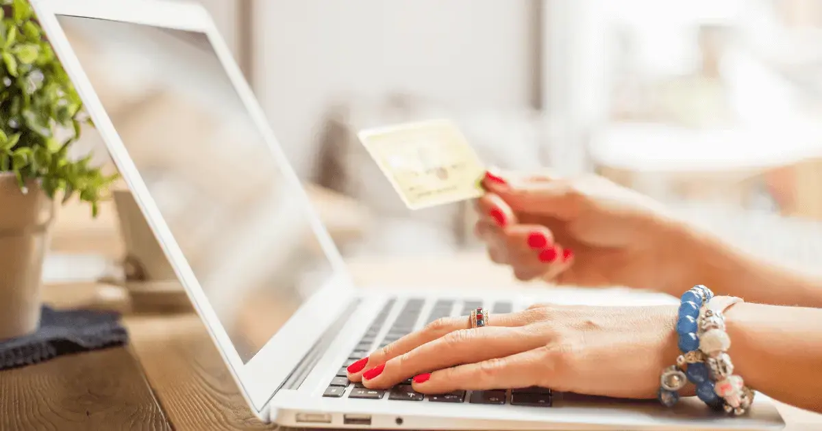 woman online shopping